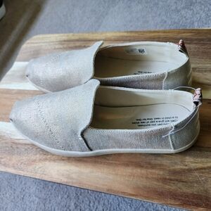 TOMS Beige/Ivory Slip-On Shoes 9 NWOT